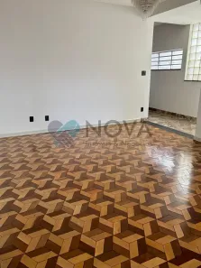 Sobrado com 5 Quartos para alugar, 208m² no Centro, Araraquara