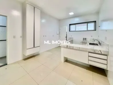 Imóvel Comercial com 4 Quartos à venda, 200m² no Centro, Macaé