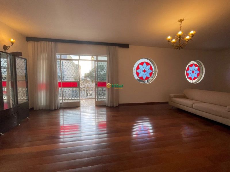 Casa com 3 quartos — Sagrada Família, Belo Horizonte