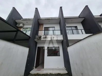 Casa com 2 Quartos para alugar, 59m² no Iririú, Joinville