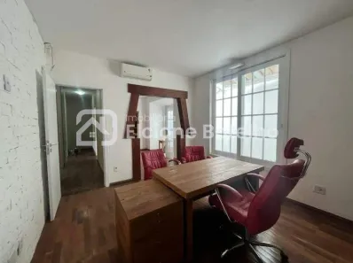 Prédio Comercial para alugar, 141m² no Fundinho, Uberlândia