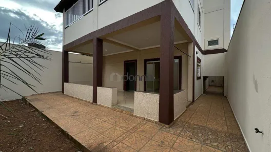 Casa com 6 Quartos à venda, 262m² no Jardim Elza Amuí II, Uberaba