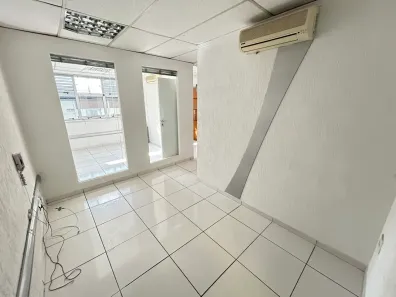 Sala Comercial com 3 Quartos para venda ou aluguel, 42m² no Indianópolis, São Paulo