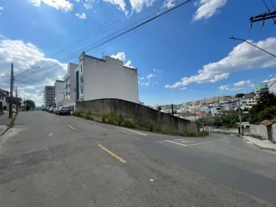 Lote/Terreno à venda, 714m² no São Pedro, Juiz de Fora