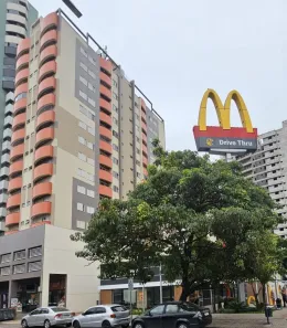 Apartamento com 3 Quartos para alugar, 84m² no Zona 01, Maringá