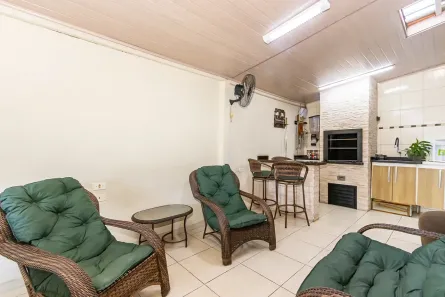 Sobrado com 4 Quartos à venda, 166m² no Capão Raso, Curitiba