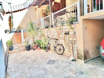Casa com 3 Quartos para alugar, 160m² no Planalto, Belo Horizonte