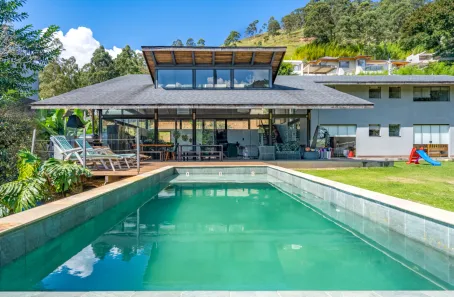 Casa de Condomínio com 4 Quartos à venda, 250m² no Carangola, Petrópolis