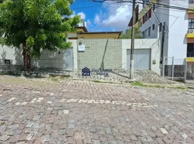 Casa com 3 Quartos à venda, 208m² no Candelária, Natal