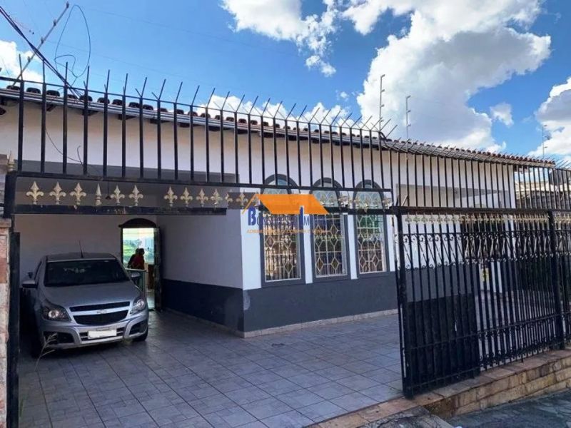 Casa com 3 quartos — Caiçaras, Belo Horizonte