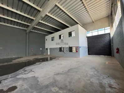 Prédio Comercial para alugar, 700m² no Rio Abaixo, Jacareí