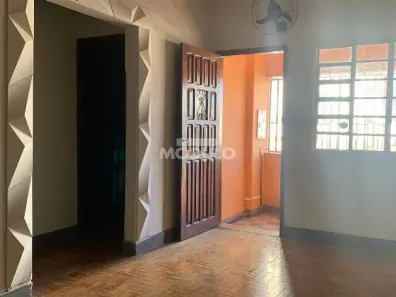 Casa com 3 Quartos para alugar, 100m² no Osvaldo Rezende, Uberlândia
