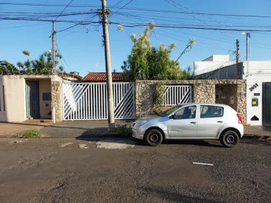 Casa com 3 Quartos para alugar, 154m² no Umuarama, Uberlândia