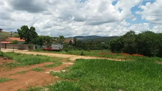 Lote/Terreno à venda, 300m² no Centro, São Sebastião do Rio Verde