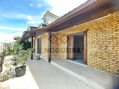 Casa com 3 Quartos para alugar, 180m² no Itacorubi, Florianópolis