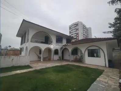 Casa com 5 Quartos à venda, 240m² no Barreiros, São José