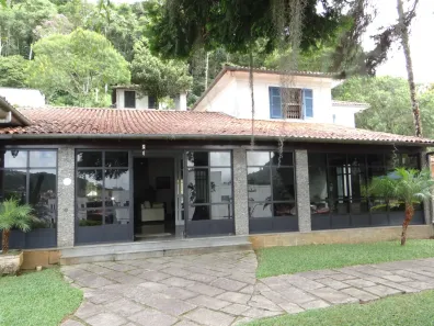 Casa com 5 Quartos à venda, 680m² no Valparaíso, Petrópolis