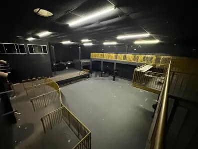 Prédio Comercial para alugar, 650m² no Casa Grande, Diadema