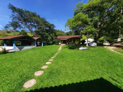 Fazenda/Sítio com 4 Quartos à venda, 700m² no Centro, Igaratá
