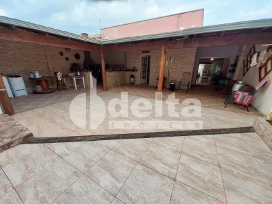 Casa com 3 Quartos à venda, 220m² no Novo Mundo, Uberlândia