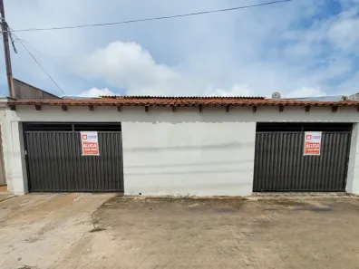 Casa com 3 Quartos para alugar, 97m² no Cidade Jardim, Uberlândia