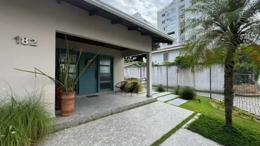Casa com 3 Quartos para alugar, 300m² no Cabeçudas, Itajaí