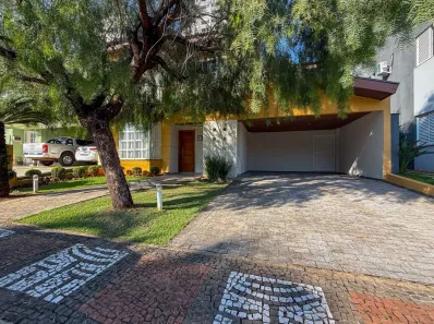 Casa com 3 Quartos para alugar, 243m² no Parque Residencial Alcântara, Londrina