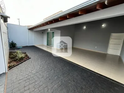 Casa com 3 Quartos para alugar, 250m² no Jardim Europa, Uberlândia