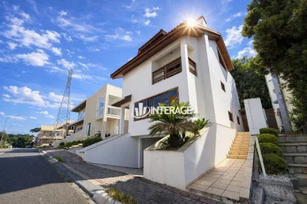 Casa de Condomínio com 3 Quartos para alugar, 356m² no Orleans, Curitiba
