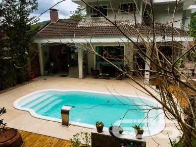 Sobrado com 4 Quartos à venda, 281m² no São Marcos, Joinville
