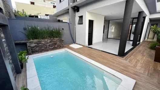Sobrado com 4 Quartos à venda, 209m² no América, Joinville