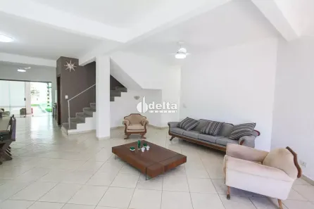 Casa com 3 Quartos para alugar, 350m² no Tubalina, Uberlândia