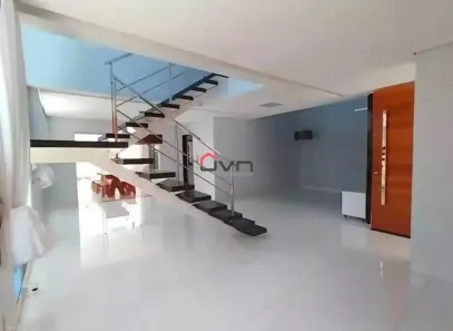 Sobrado com 3 Quartos à venda, 236m² no Alto Umuarama, Uberlândia