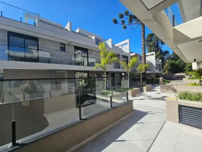 Casa de Condomínio com 3 Quartos para alugar, 227m² no Boa Vista, Curitiba