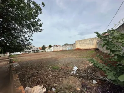 Lote/Terreno à venda, 1620m² no Vila Siam, Londrina