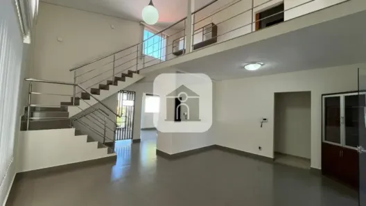 Sobrado com 4 Quartos à venda, 288m² no Cidade Jardim, Uberlândia