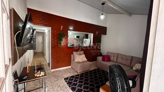 Casa com 2 Quartos para alugar, 80m² no Cajueiro, Cabo Frio