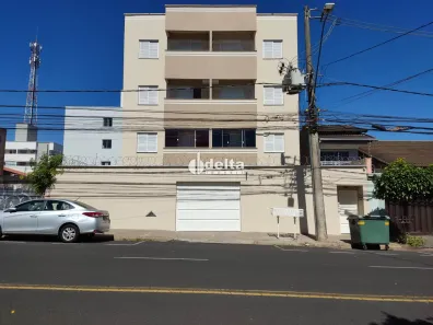 Apartamento com 2 Quartos para alugar, 50m² no Segismundo Pereira, Uberlândia