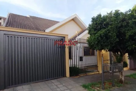 Casa com 2 Quartos para alugar, 150m² no Jardim Paris, Maringá
