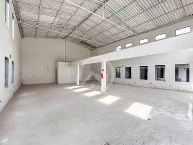 Ponto Comercial para alugar, 84m² no Novo Mundo, Curitiba