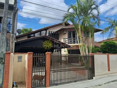 Casa com 3 Quartos à venda, 179m² no Santo Antônio, Joinville