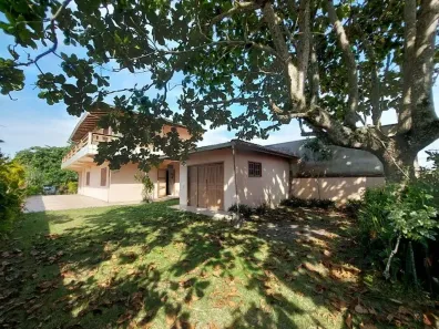 Sobrado com 4 Quartos à venda, 221m² no Cambijú, Itapoá