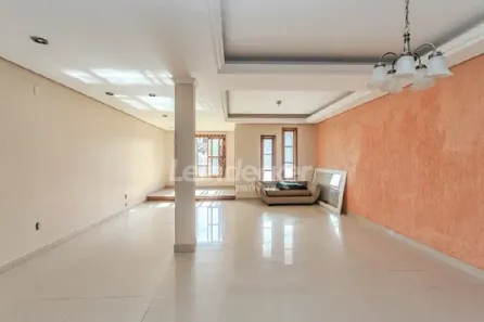 Casa com 3 Quartos para alugar, 220m² no Cavalhada, Porto Alegre