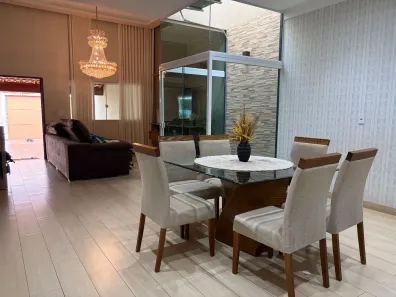 Casa com 3 Quartos à venda, 220m² no Minas Gerais, Uberlândia
