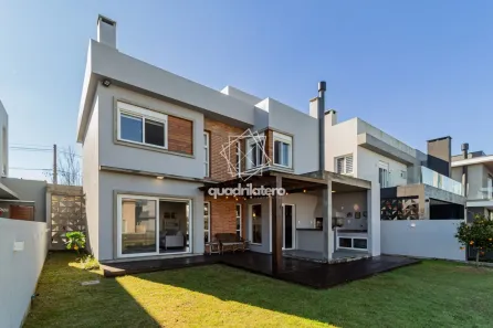 Casa de Condomínio com 3 Quartos à venda, 229m² no Laranjal, Pelotas