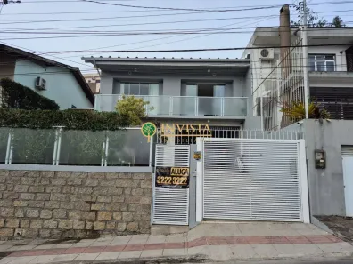 Casa com 3 Quartos para alugar, 180m² no Agronômica, Florianópolis