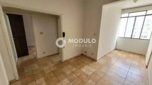Apartamento com 3 Quartos para alugar, 90m² no Centro, Uberlândia