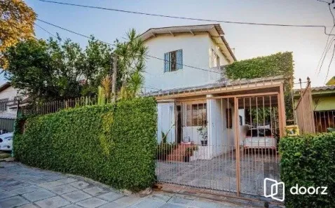 Casa com 9 Quartos à venda, 300m² no Jardim Carvalho, Porto Alegre