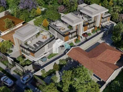 Sobrado com 3 Quartos à venda, 247m² no Bom Retiro, Curitiba