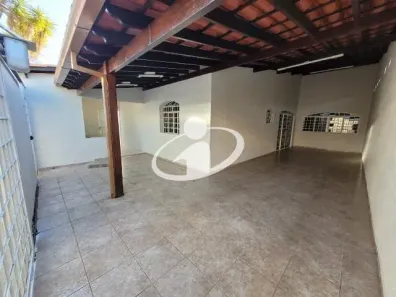 Casa com 3 Quartos para alugar, 139m² no Tabajaras, Uberlândia